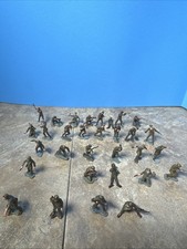 MARX MINIATURE BATTLEGROUND PLAYSET G I Marines PLASTIC TOY SOLDIERS