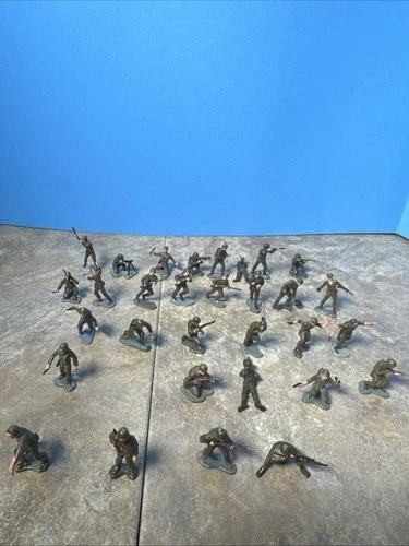 MARX MINIATURE BATTLEGROUND PLAYSET G I Marines PLASTIC TOY SOLDIERS