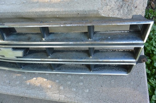 Chevy S10 Grille 1982-1990 OEM 14027187 - Picture 2 of 5