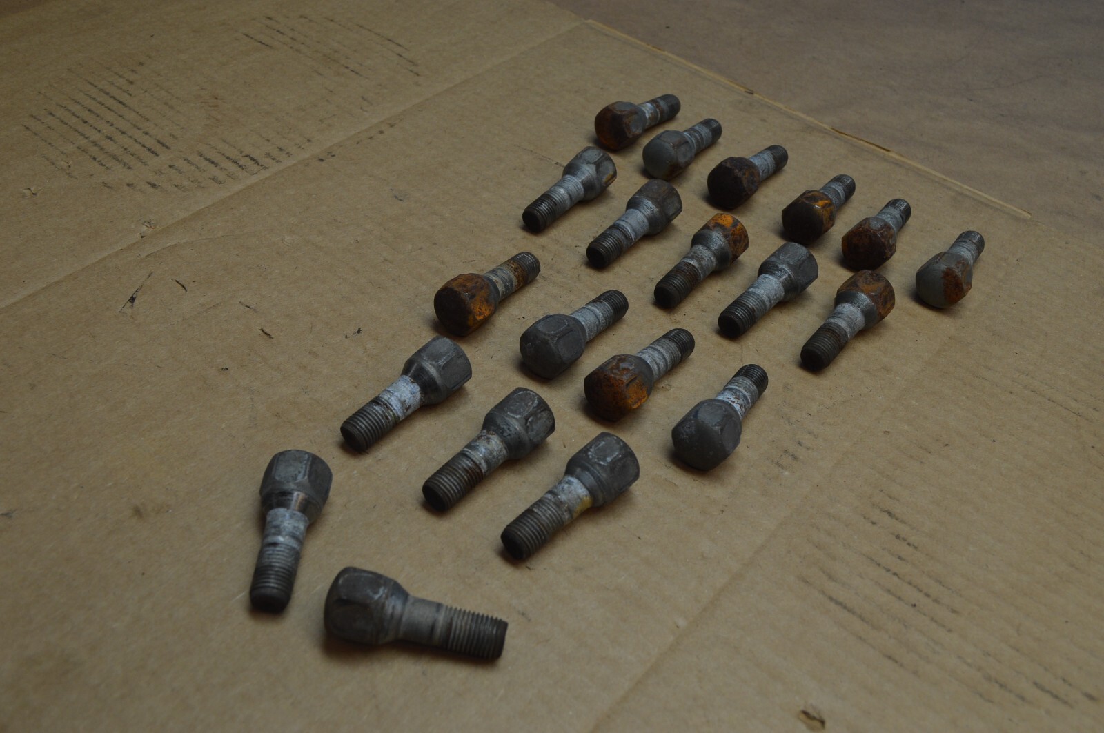 2004 M138 MASERATI GT COUPE SET OF 20 LUG NUTS LUGNUTS WHEEL STUD