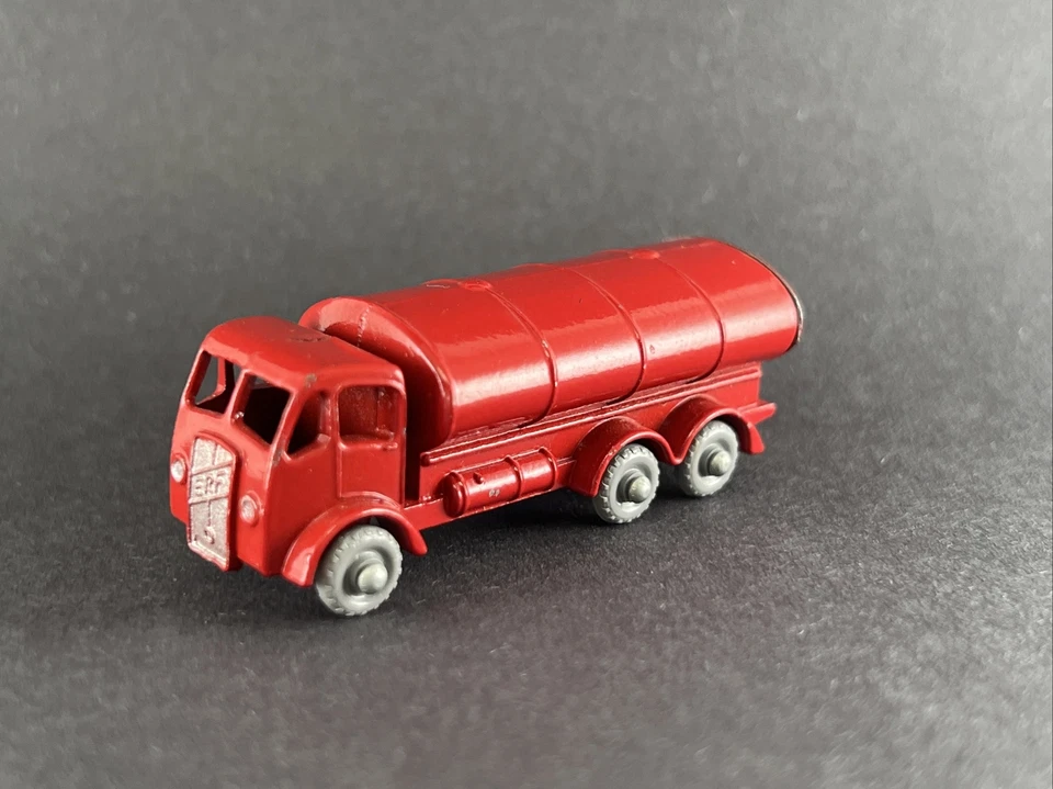 Lesney Matchbox Series 1958 Nº 11 rojo ESSO GASOLINA CISTERNA rueda gris hecha en Inglaterra Foto 2 de 4
