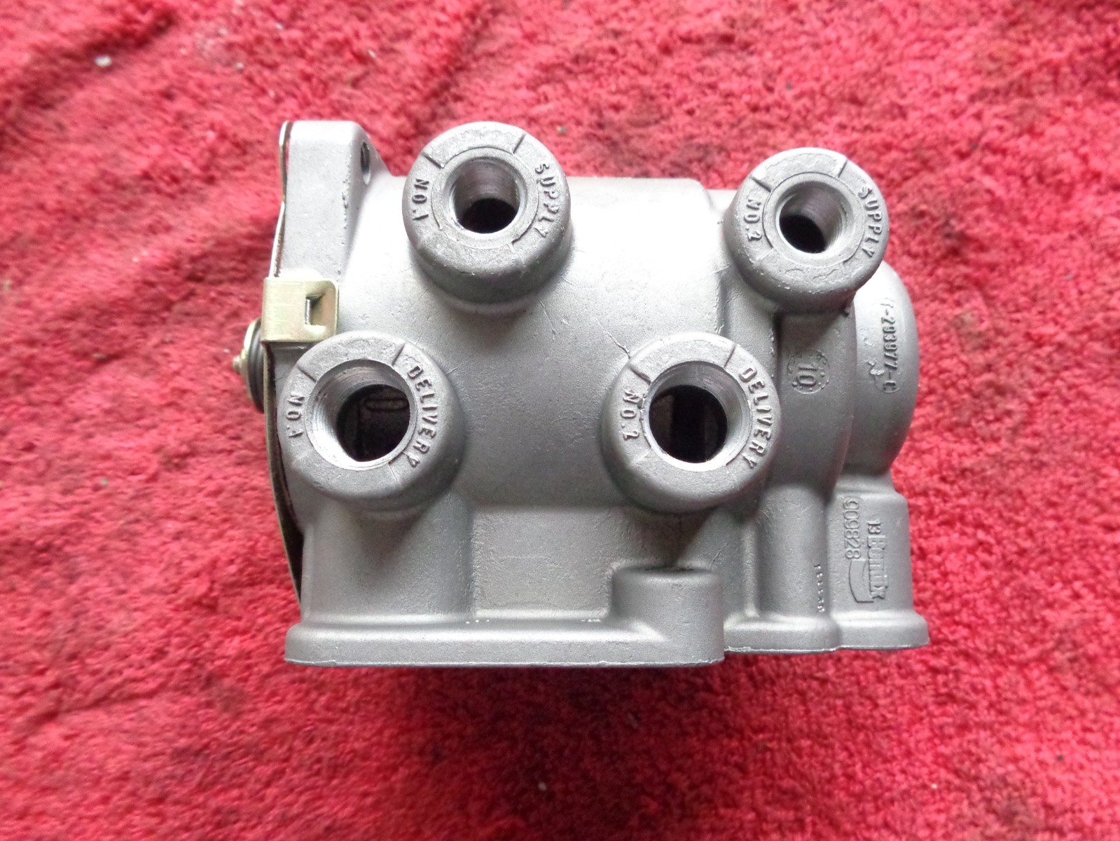 NEW Bendix Air Brake Valve Part 101818N 909828 eBay