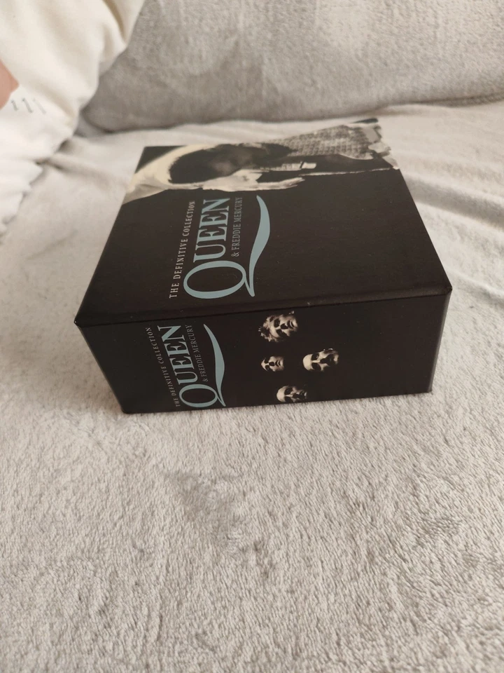 QUEEN & FREDDIE MERCURY THE DEFINITIVE COLLECTION COFANETTO Vuoto - Immagine 2 di 4