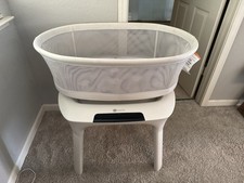4moms mamaRoo sleep Oval Bassinet with Stand, Mesh Sides, White