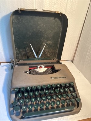 Vintage 1950 Smith Corona Skyriter 2Y Series Portable Typewriter w/ Case