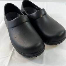 Crocs Neria Dual Comfort Black Work Clogs Slip Resistant Women 8. FLAW READ