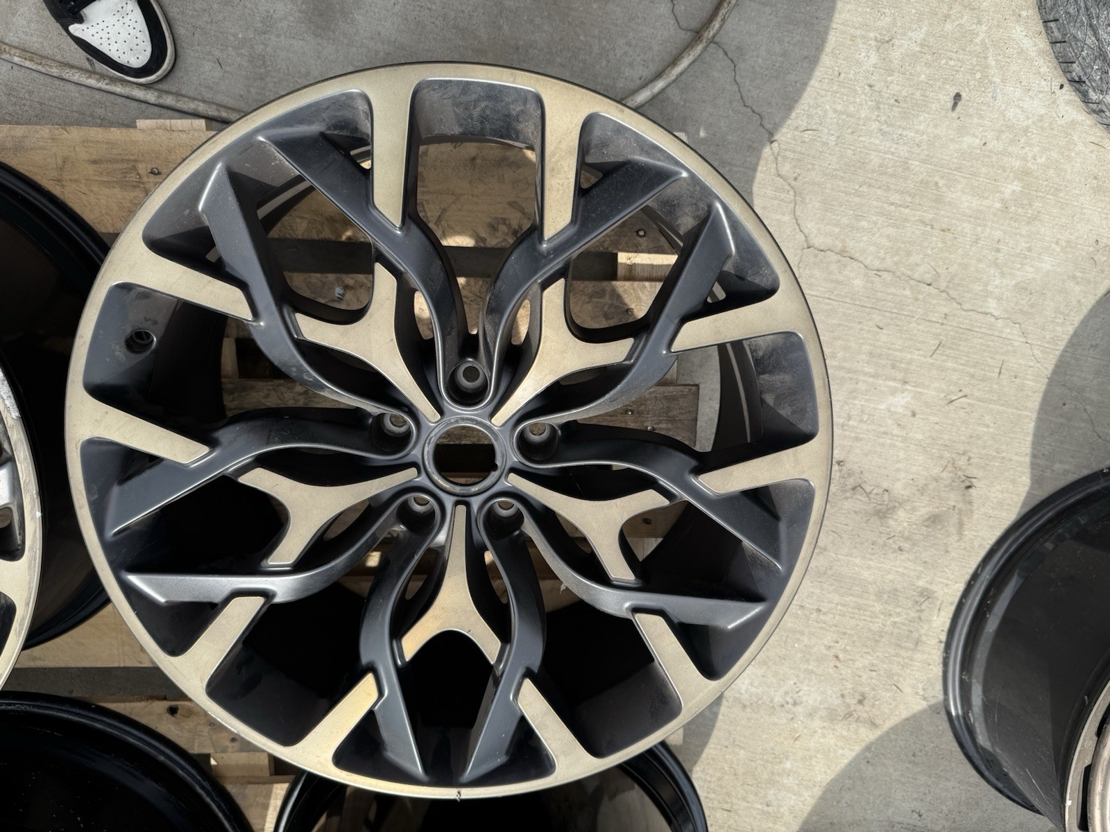 OEM Aston Martin DBX 22" Front Wheel Rim 10X22 MY83-1007-LA MY831007 DAMAGED