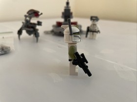 LEGO Star Wars: Clone Troopers Vs. Droidekas (75000) INCOMPLETE AND READ DESC