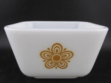 Pyrex 501 B BUTTERFLY GOLD  1 1/2 Cup Refrigerator Dish Vintage