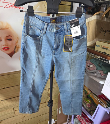 Lee Push Back Womens Mid Rise Blue Medium Wash Stretch Denim Capri Jeans Sz 4