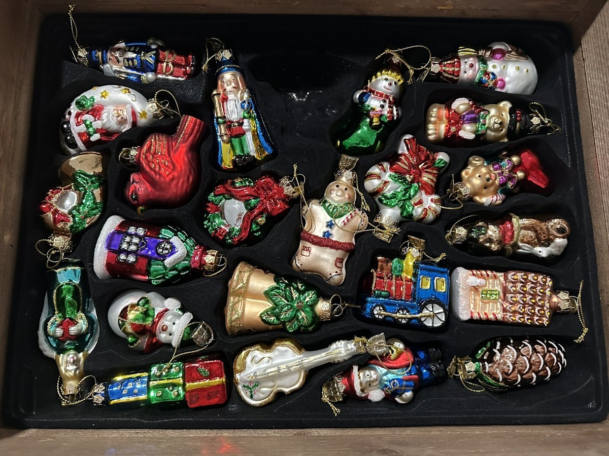 Bones Brigade 2015 クリスマス オーナメント セット Thomas Pacconi Blown Glass 2003 Christmas Classics Ornaments 43 pc
