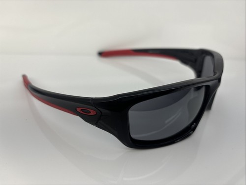 Authentic OAKLEY VALVE OO9236-22 Matt Black Red - Gray Lens 60MM Sunglasses - Picture 4 of 16