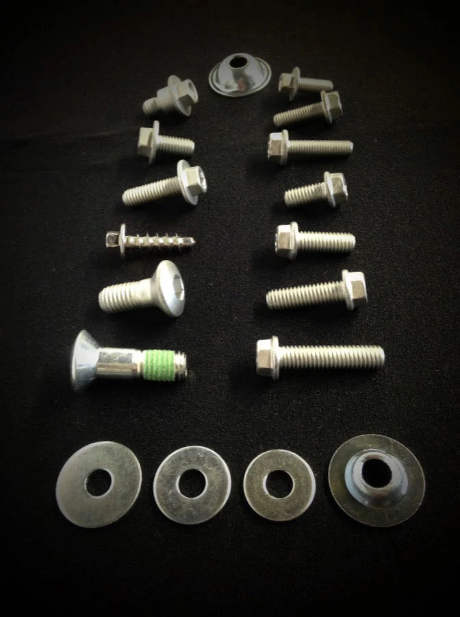 KIT DE PERNOS KTM de 97 piezas para modelos todoterreno de tamaño completo Foto 4 de 4