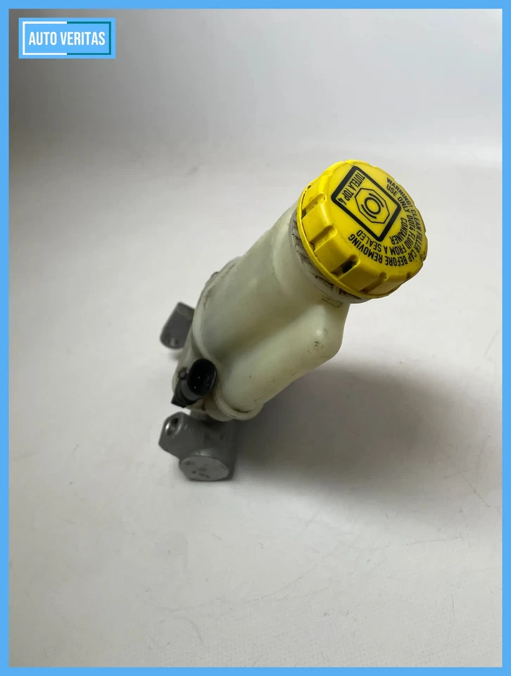 Original Alfa Romeo 147 (937) main brake cylinder 32066966E - Image 4 of 4