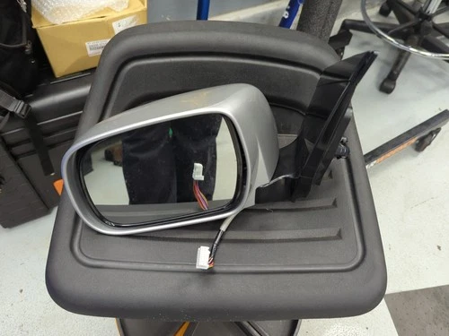 04-06 Lexus RX Left Outer Mirror Assembly 87940-0E900-1F7 Silver Metallic