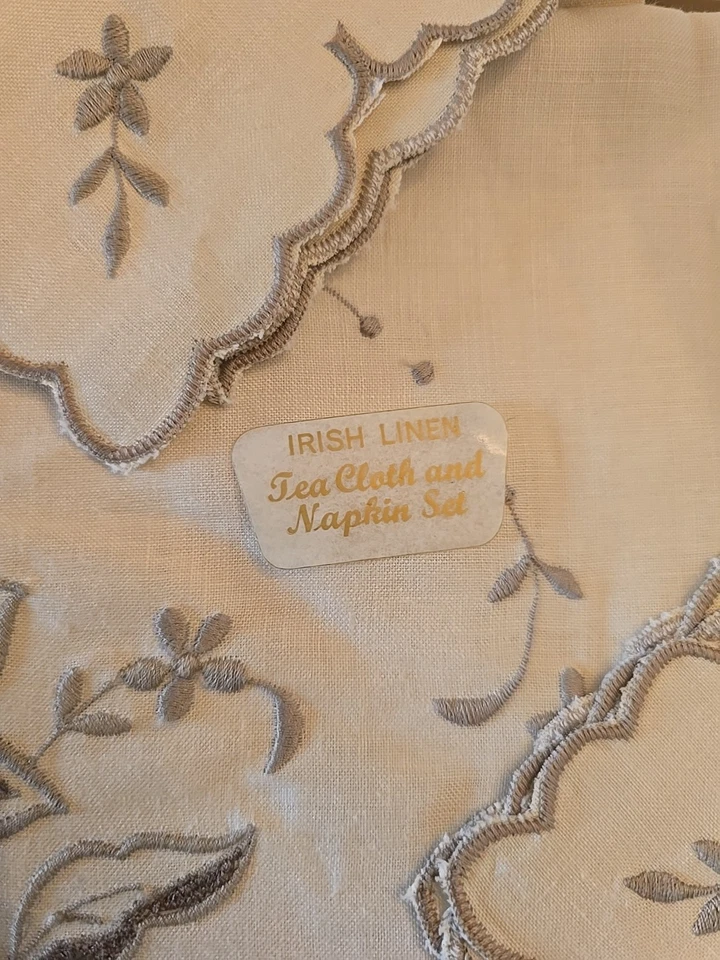 Vintage Irish Linen Tea Set, 4 Napkins And Tray Cloth. Still In Original Packing - Image 2 of 4