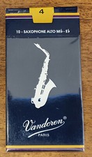 Vandoren Traditional Reeds, Strength 4 for Alto Saxophone, Box of 8