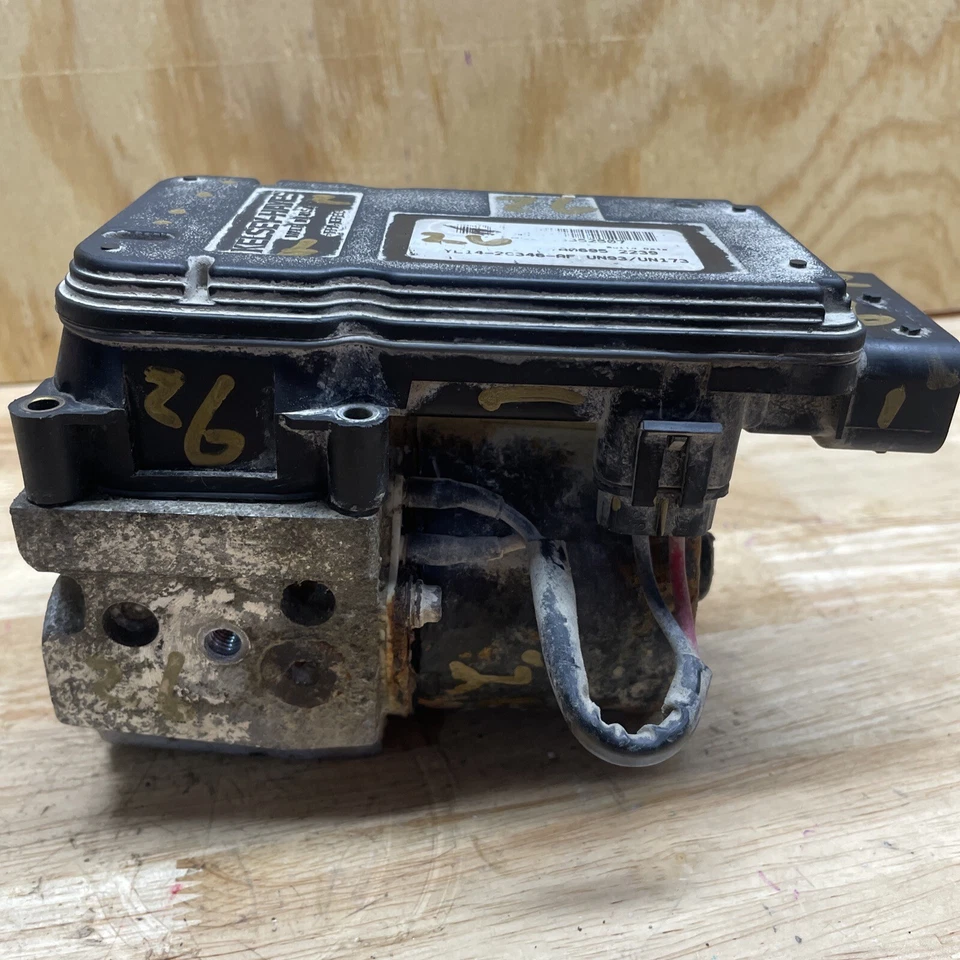 *FOR PARTS* ABS Brake Pump Module Pump 00 01 02 Lincoln Navigator YL14-2C346-AF Foto 2 de 4