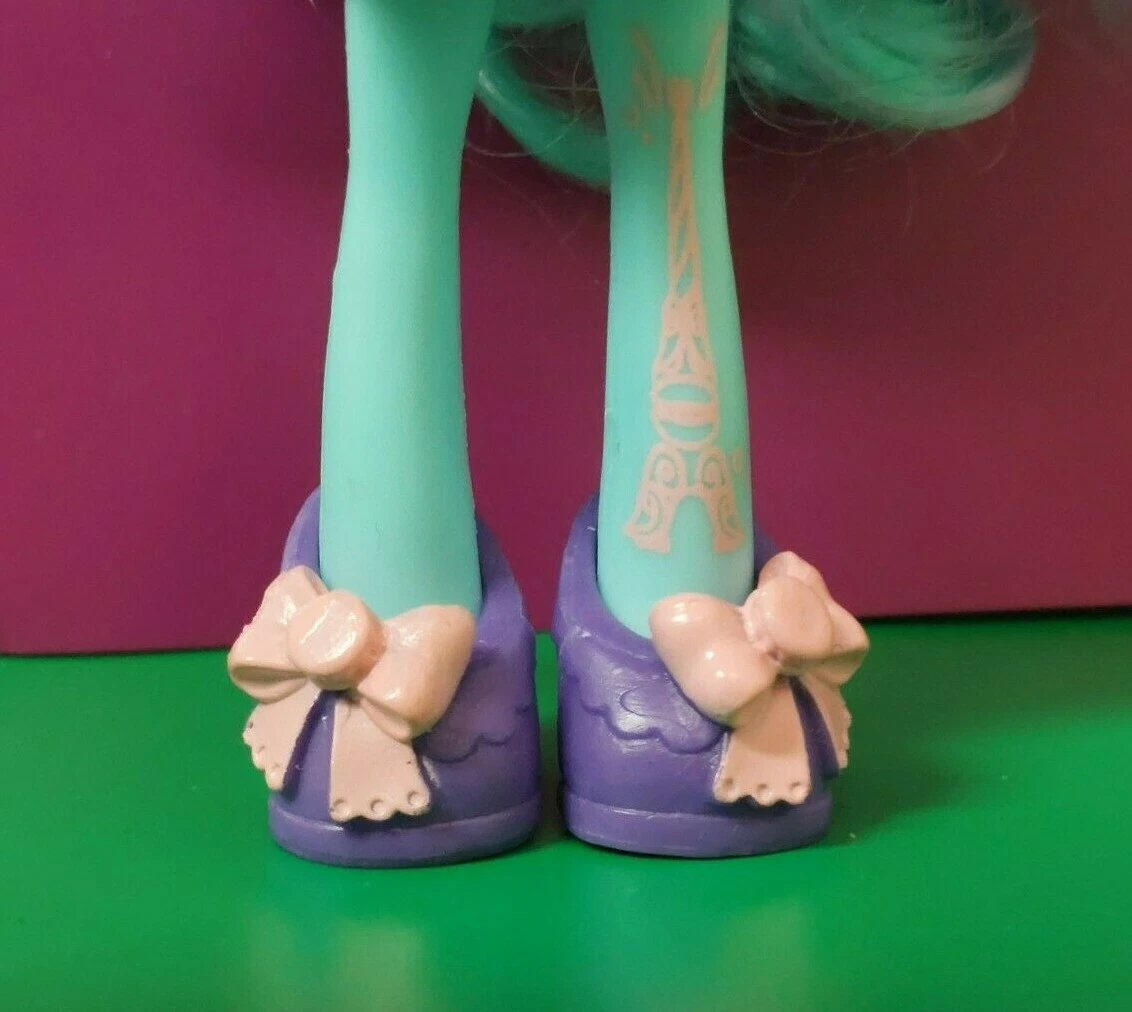 Shopkins Shoppies Macy Macaron World Vacation Doll Outfit Skirt Shoes