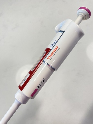 Pipeta/pipeta de un solo canal Thermo Scientific Finnpipette F1, 0,2-2uL, 4641010N - Imagen 8 de 10