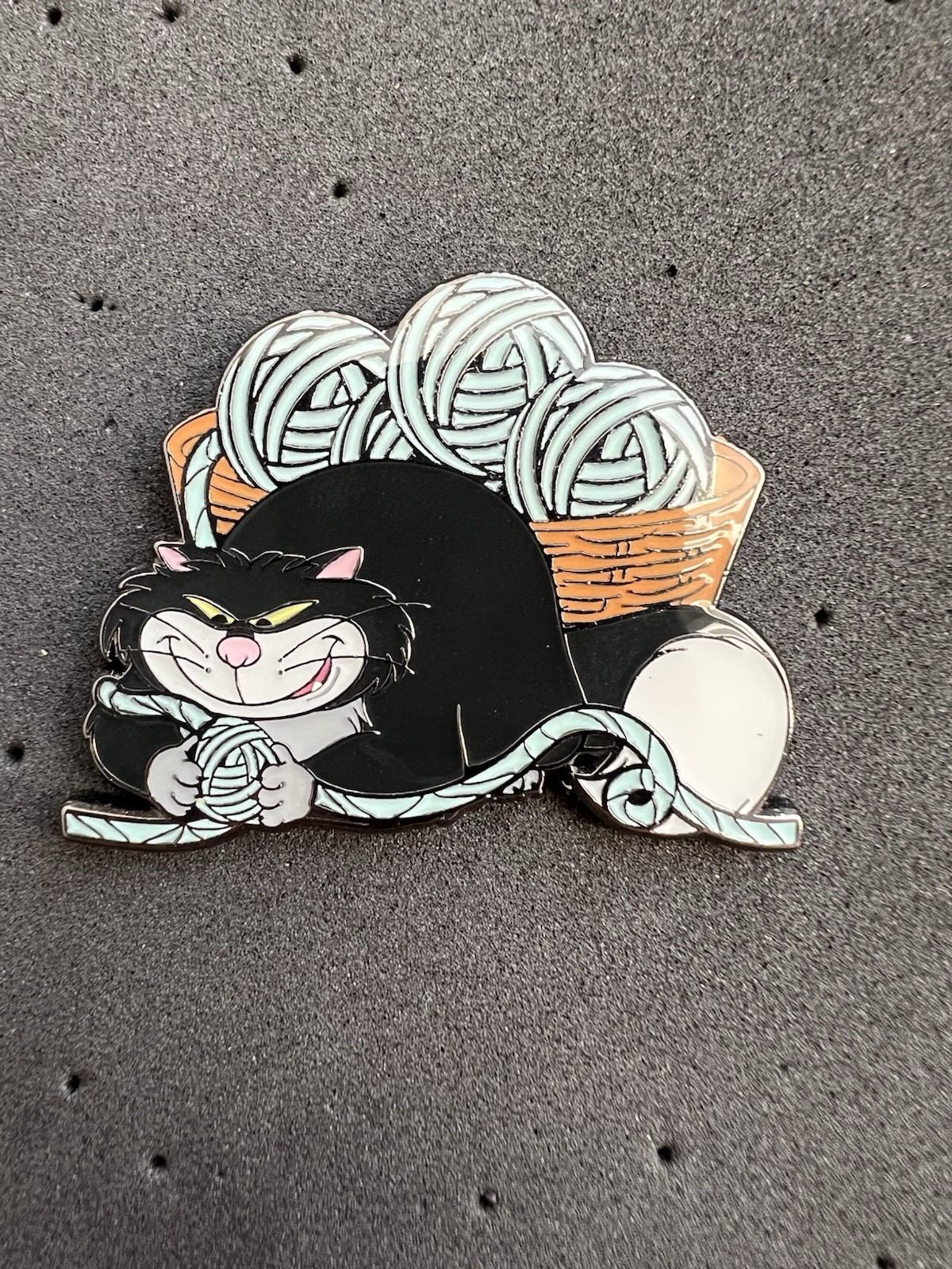 Disney Pin - Loungefly Cats with Yarn 2025 - Lucifer Cinderella