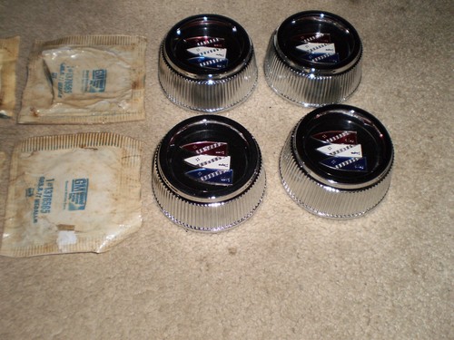 NEW CENTER CAPS WITH NOS INSERTS 68-70 BUICK GS SKYLARK SPECIAL - Picture 3 of 9