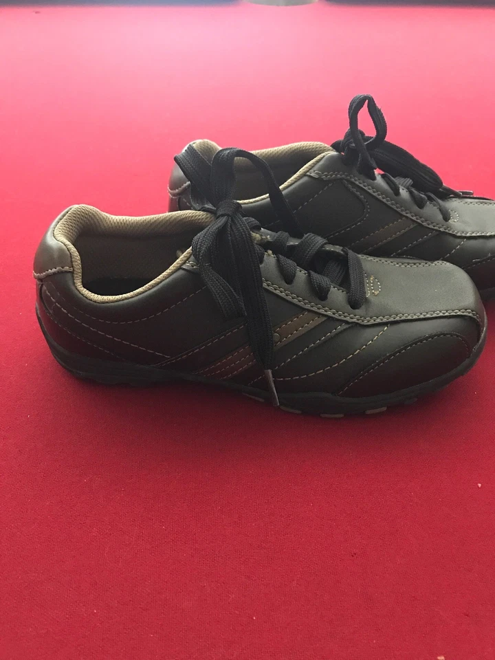 Zapatos informales marrón Cherokee para niños talla 4 Foto 2 de 4