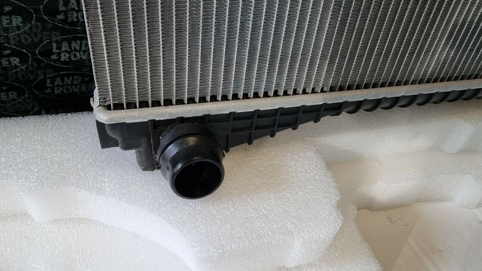 NEW GENUINE JAGUAR F PACE X761 3.0 V6 PETROL RADIATOR XF X260 Water ...