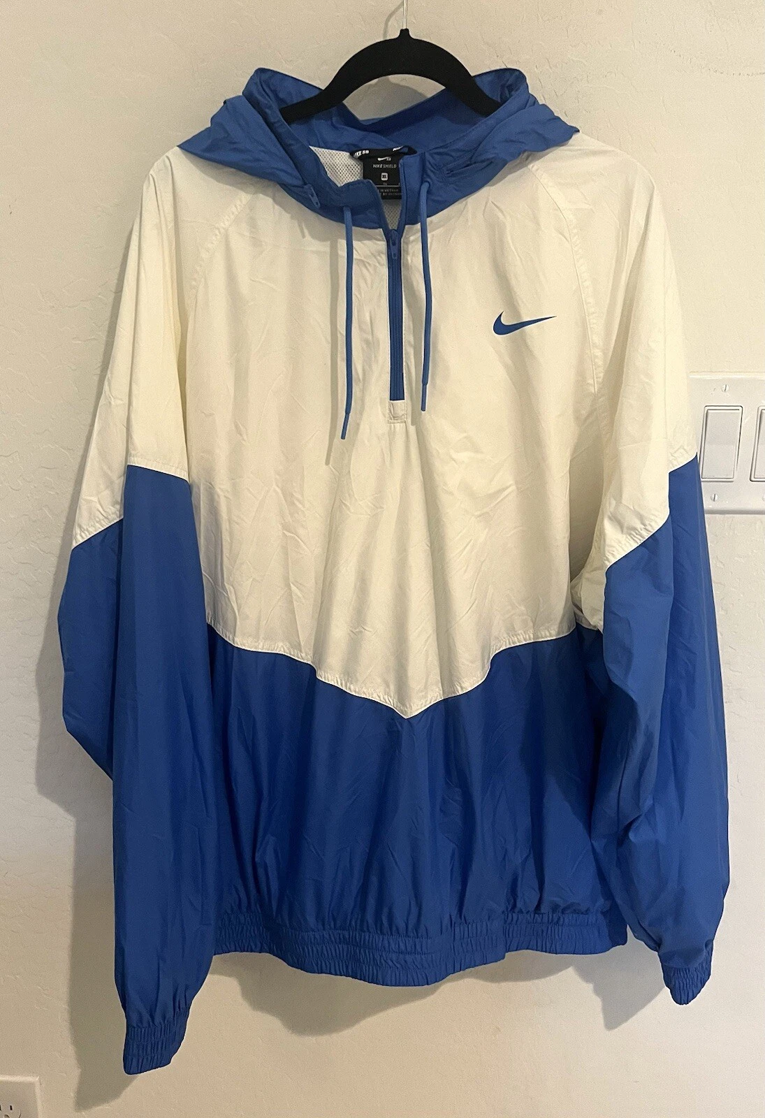 OFF WHITE [BV0979 133] Giacca a vento uomo Nike SB Shield bianco sporco blu taglia XL