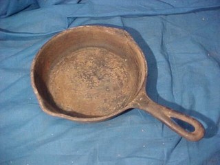 Vintage 1920s WAGNER WARE No 3 Cast Iron SKILLET Needs Cleaning 6"
