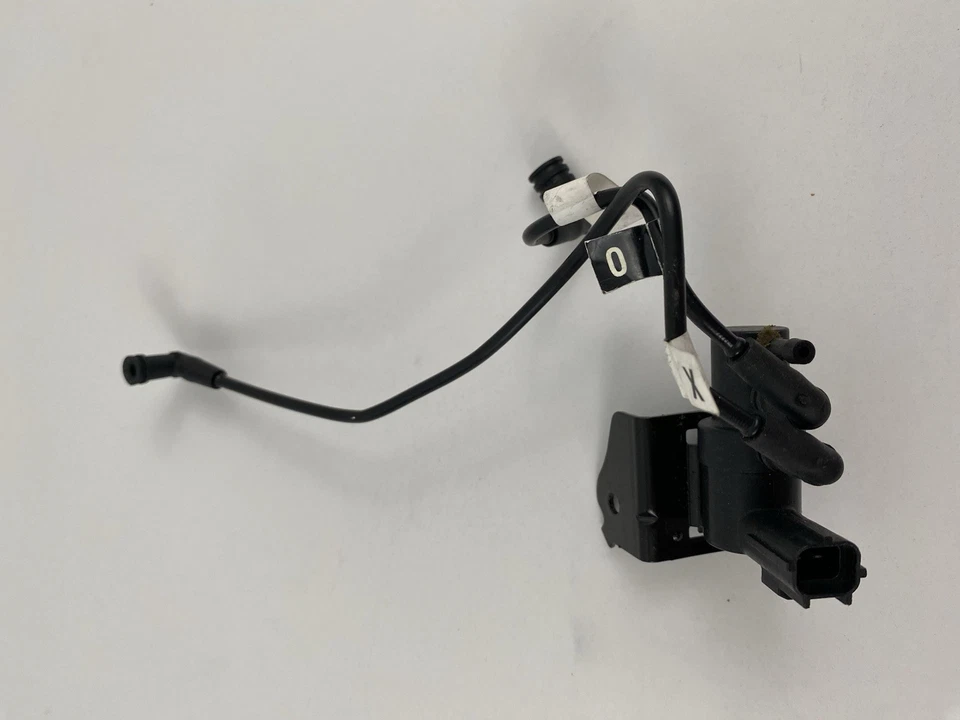 By PASSENGER Valve SOLENOID VALVE With Hoses 12590392  Fits 2006-09 XLR, STS-V - Image 3 of 4