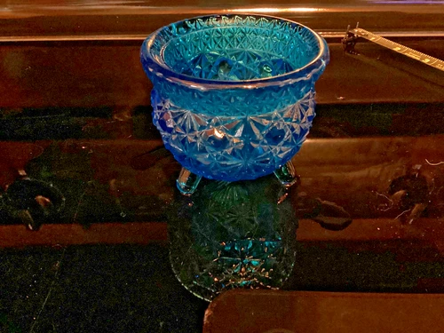 vintage fenton colbalt blue glass daisy button cauldron 3 footed dish