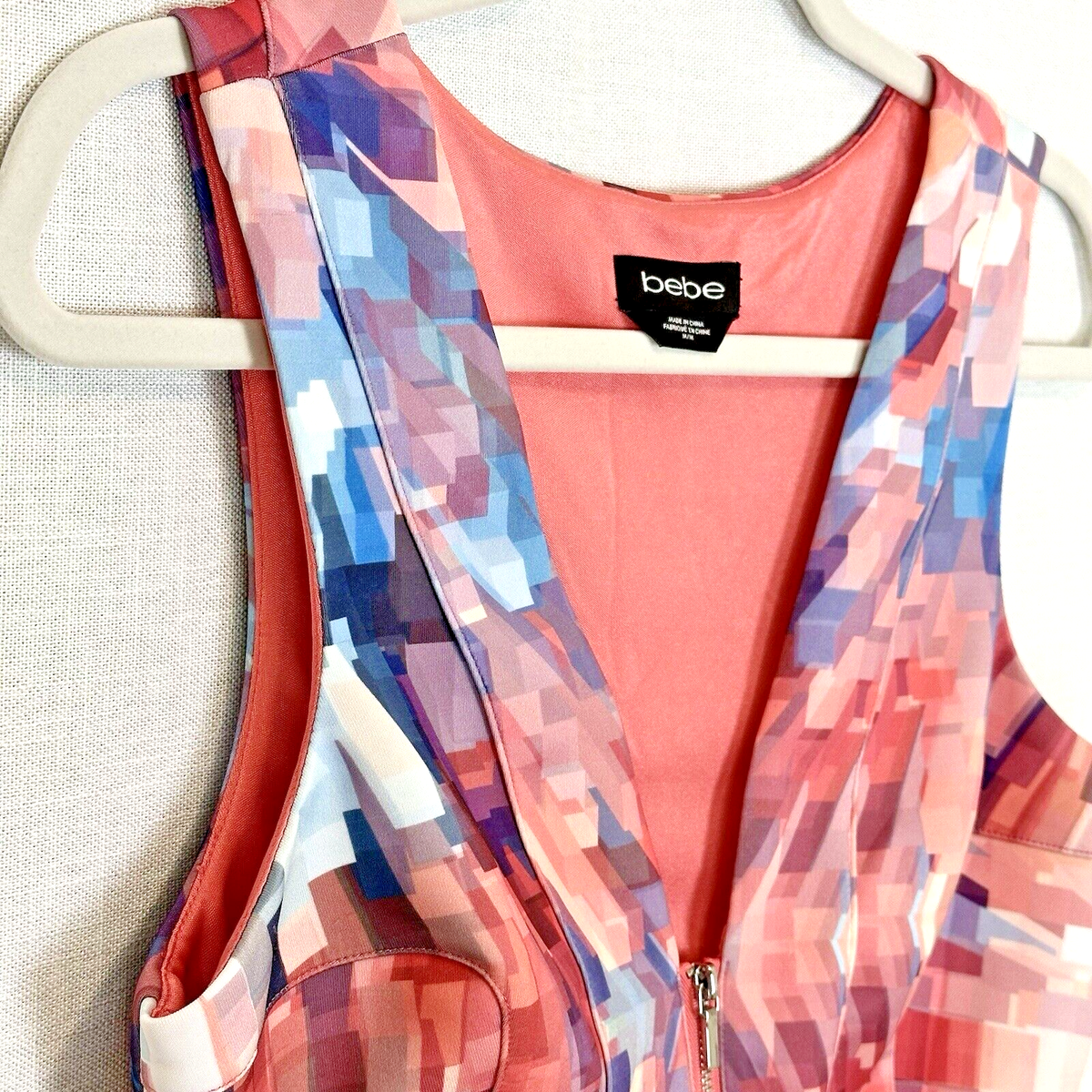 BEBE NWOT Women's M Zip Up Sports Bra Top Pink V Neck Athletic