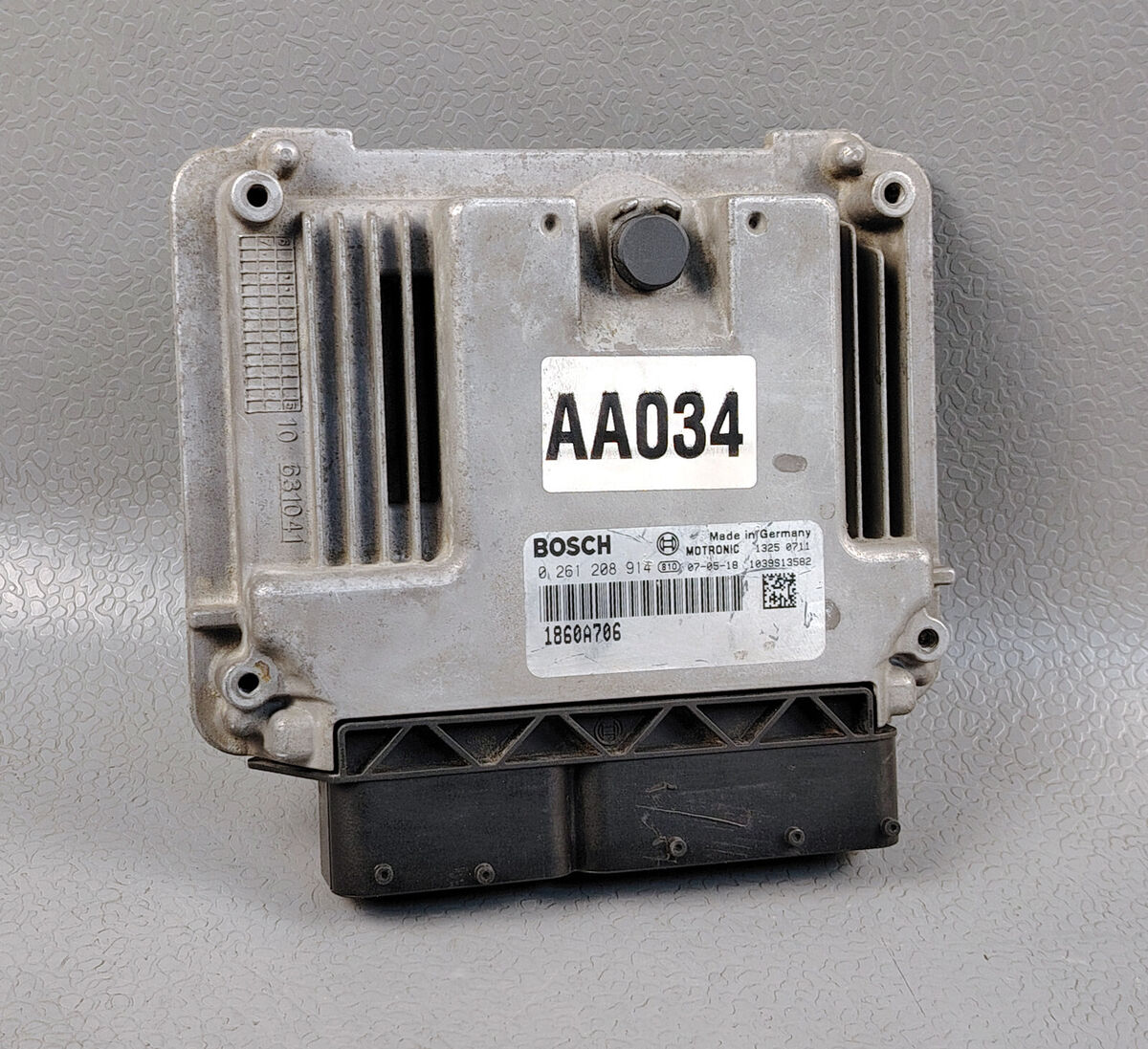 MITSUBISHI 380 3.8 V6 6G75 A/T ENGINE CONTROL MODULE UNIT MITSUBISHI 380 3.8 V6 6G75 A/T ENGINE CONTROL MODULE UNIT