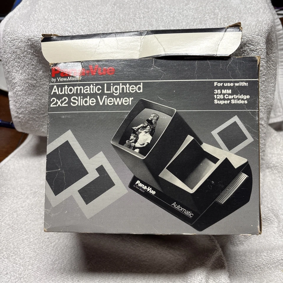 Pana-Vue 2 Lighted 2x2 Slide Viewer for 35mm & 126 Cartridge Slides View-Master - Image 2 of 4
