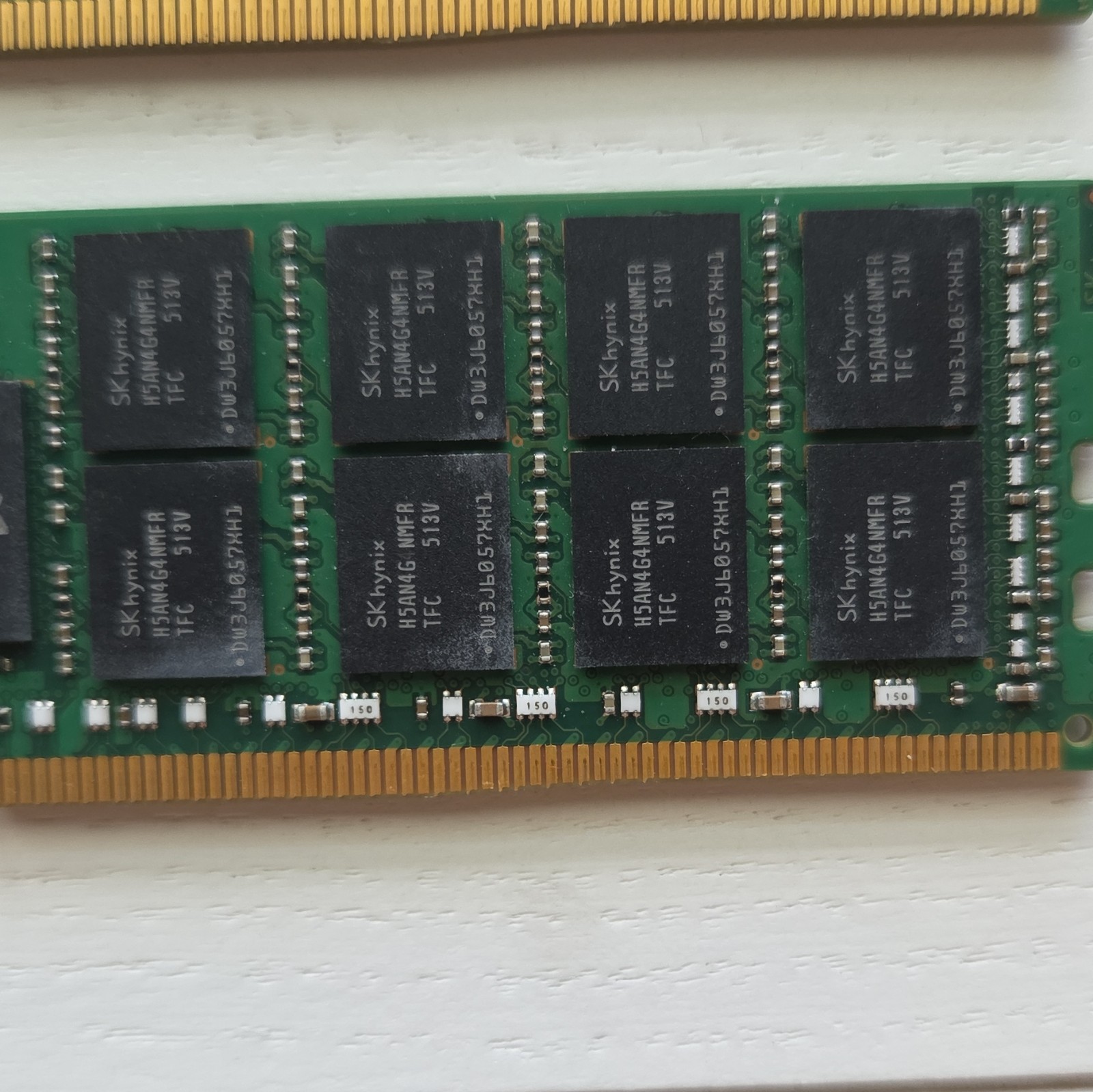 как выглядит SK hynix 128GB 8x16GB DDR4 RDIMM ECC Registered PC4-2133P HMA42GR7MFR4N-TF фото