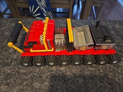 Vintage 1985 Galoob Giant Command Truckapillar 16 wheel Stomper