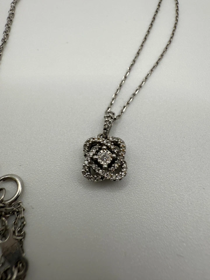 Collar de diamantes Kay Jewelers Center of Me 1/10 ct tw plata de ley 18" $299 Foto 3 de 4