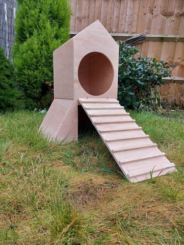 Guinea Pig Rocket Spaceship Bunny Playhouse Small Animal Hideaway Hutch - Picture 4 of 8