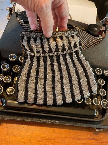 Vintage Flapper Art Deco Beaded Black & Silver Purse~Satin Lining - Picture 7 of 7