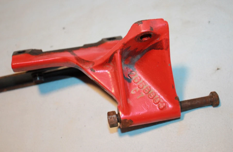 66 67 Plymouth Barracuda 6 cilindros soportes alternador Foto 2 de 4