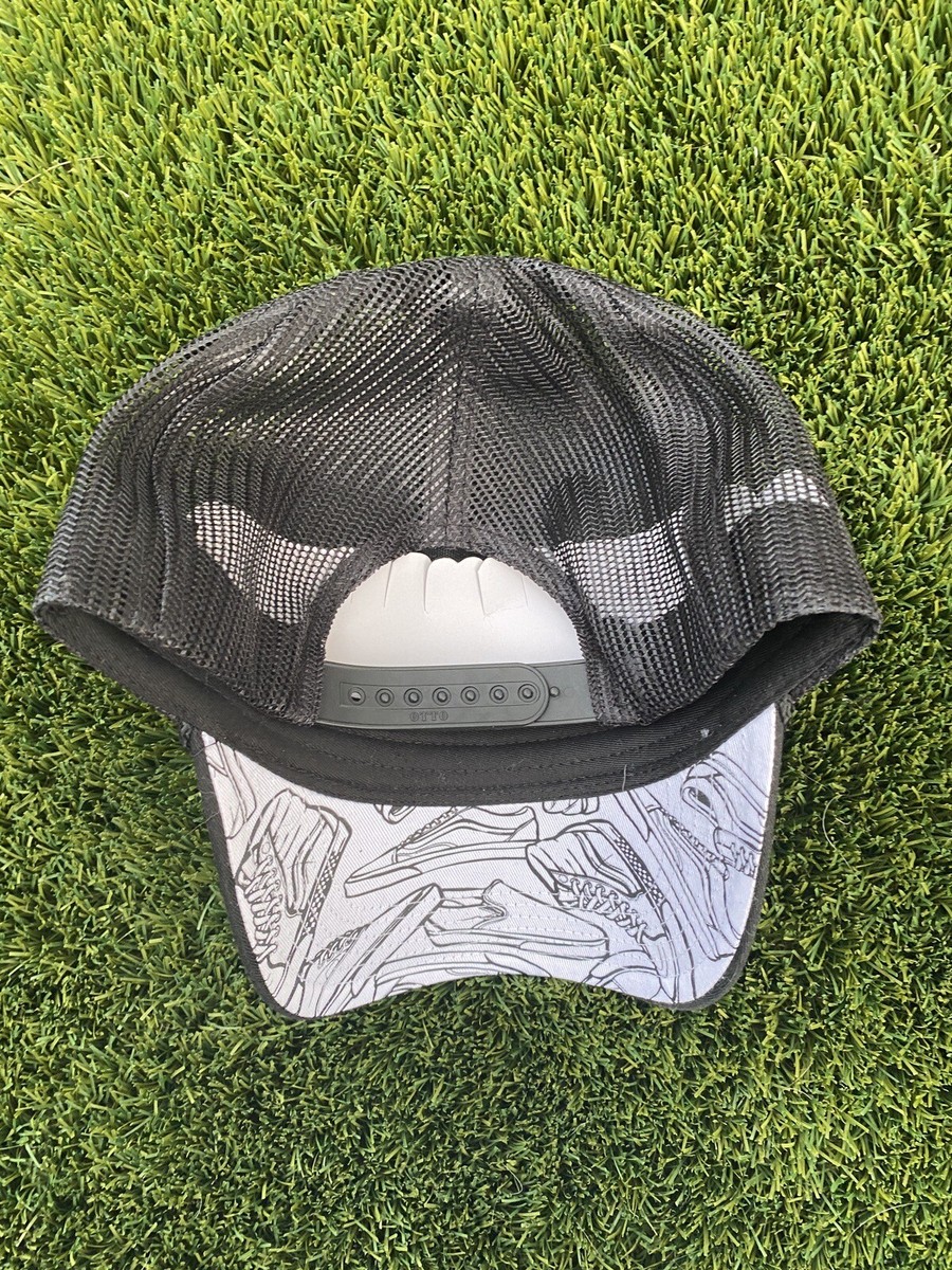 キャップ VANS / LIMITED EDITION VANS CLASSIC CAR MESH SNAP BACK CAP VANS Limited Edition Logo Black and White Graphic Print