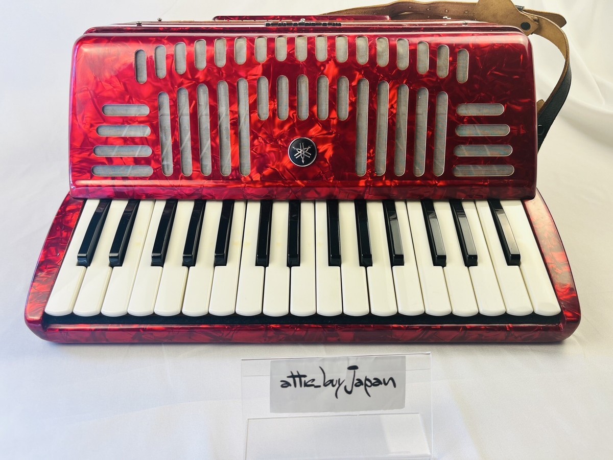 YAMAHA Accordion 8905 SOPRANO 32 Red 32 Keyboard Working