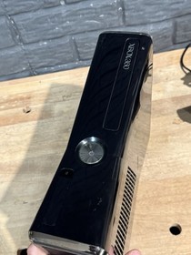 Microsoft Xbox 360 S 250GB Console Bundle Model 1439 W/ Controller Kinect & Char