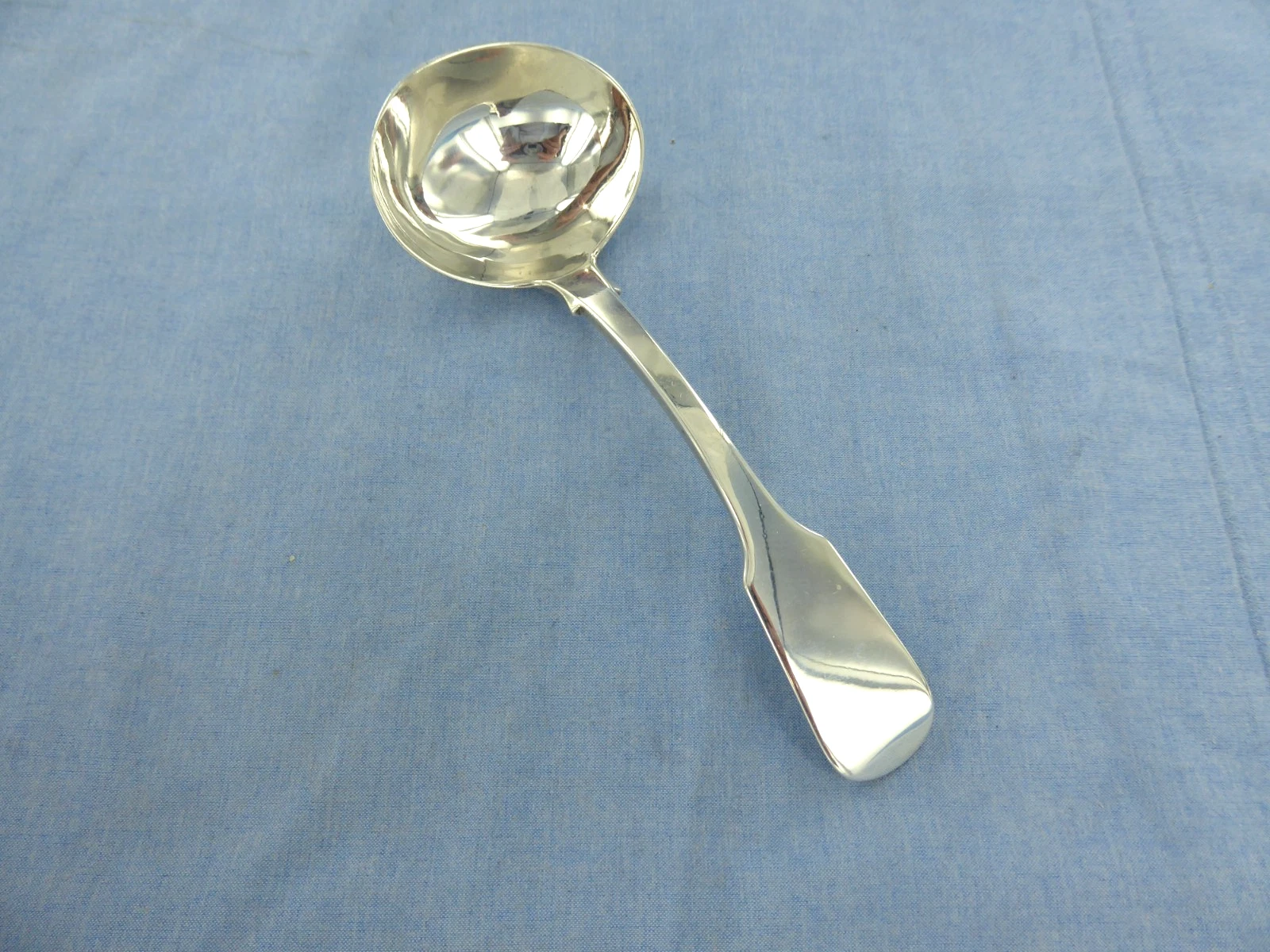 AN ANTIQUE STERLING SILVER FIDDLE BACK SAUCE LADLE. YORK 1829..
Opens in a new window or tab