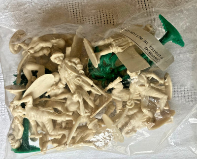 Charbens Recasts - Pirates in Action Set in Bag - 25 Pcs 60mm Unpainted Plastic
