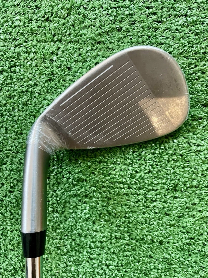 Cobra DS Adapt Gap Wedge GW Regular Flex Right Handed Mens Golf Club - Image 2 of 4