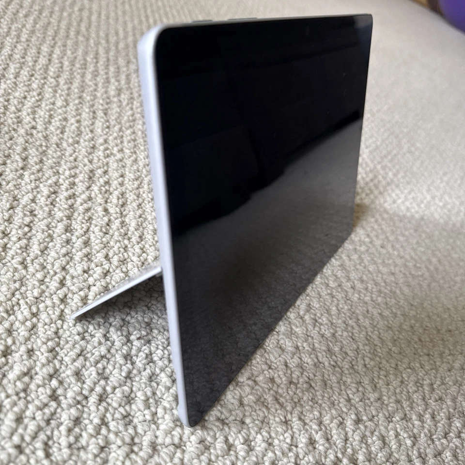 Microsoft Surface Go 2 - 128GB, 8GB RAM Win 11 with keyboard, UAG case ++USED++ - Image 3 of 4