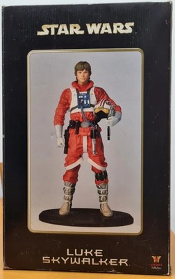 Attakus Star Wars Scale Figure Collection Luke Skywalker X-Wing Pilot Statue
