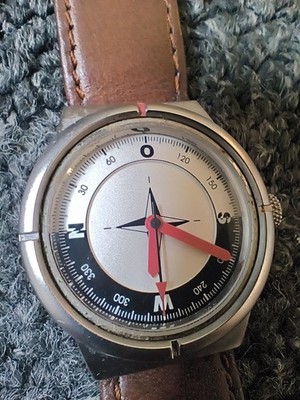 SCHÖNE 2 x AUDI UHR  KOMPASS IN OVP / 90 er TT Uhr .